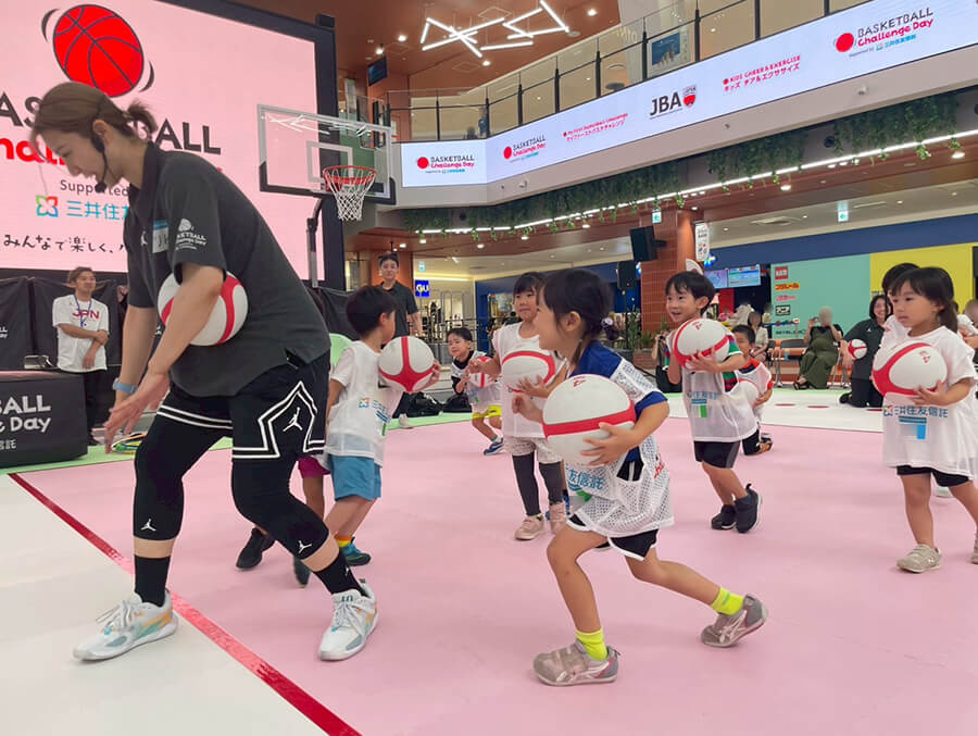 基礎運動をする子供達