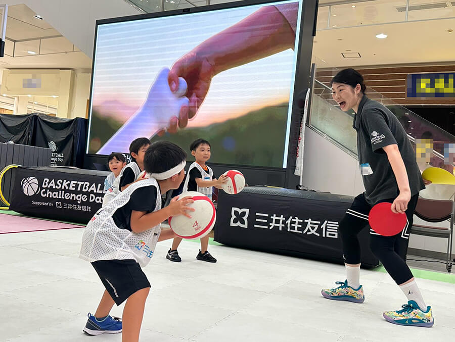 基礎運動をする子供達
