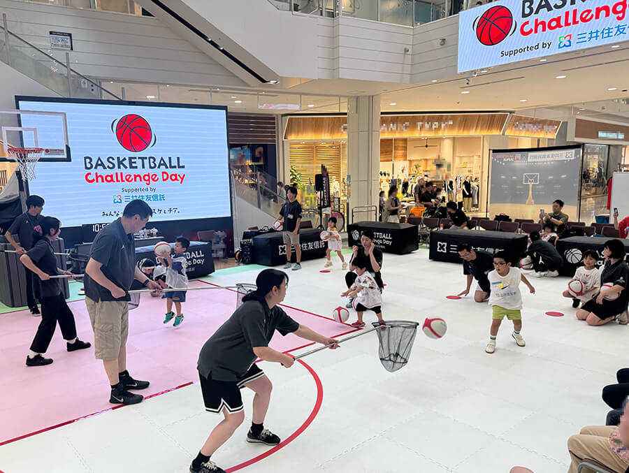 基礎運動をする子供達